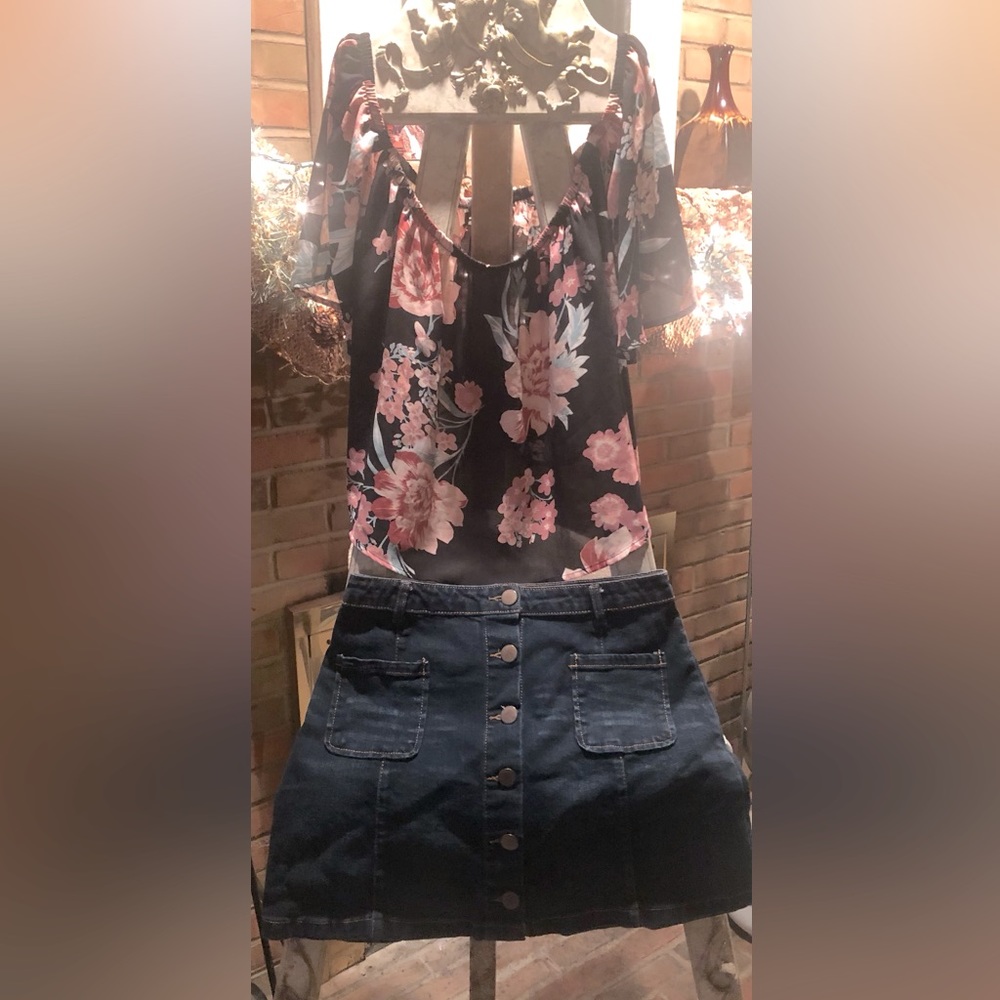 Floral Charlotte Russe blouse, Aeropostale demin skirt